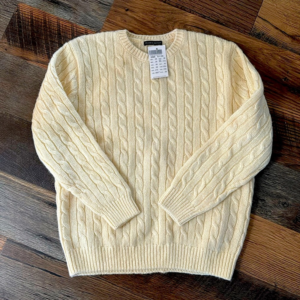 Brandy Melville cable knit sweater. OS.